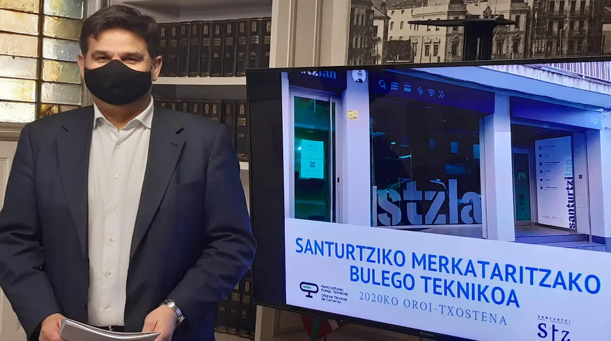 Juan Andrades. concejal de Impulso Económico, en la presentación de la memoria de 2020 de la Oficina de Comercio