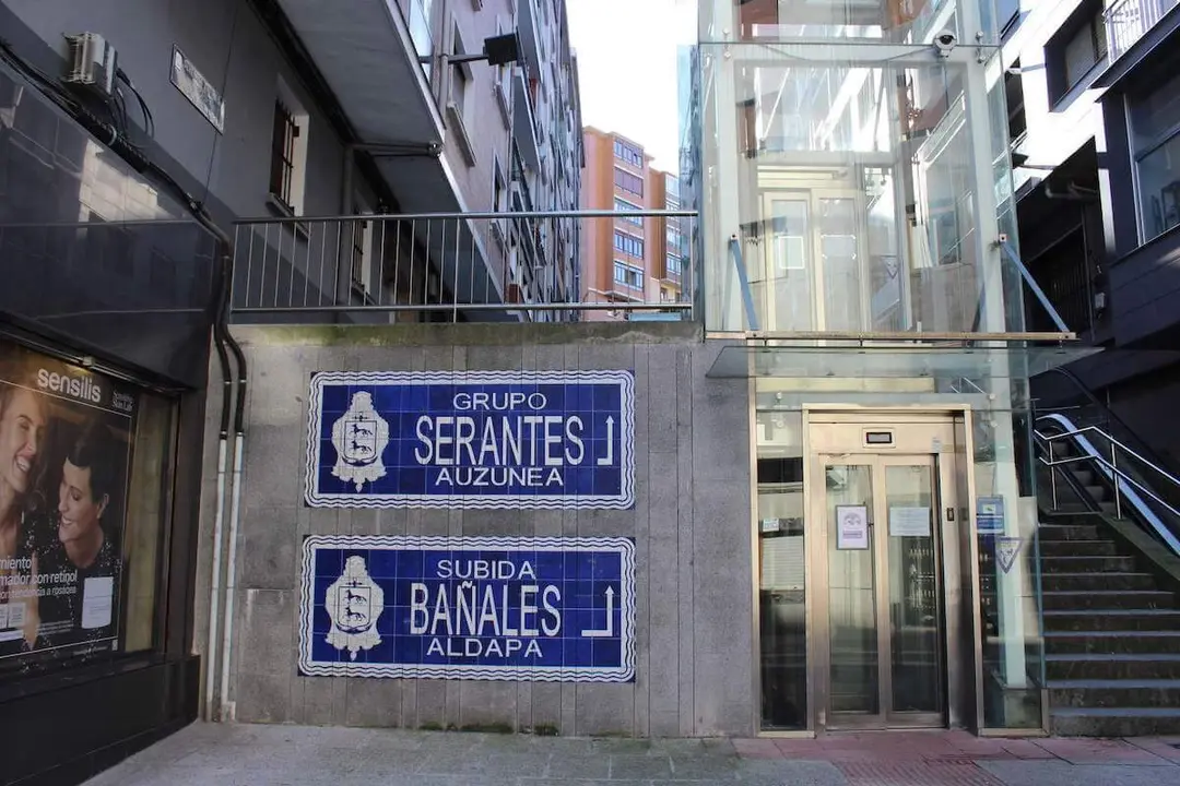 Mural Grupo Serantes y Subida Bañales