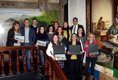 Foto de familia con los premiados en el certamen