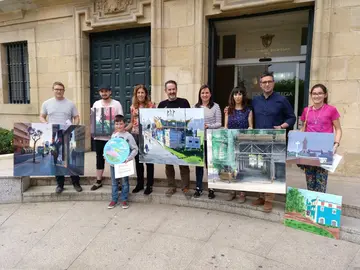 Imagen de los ganadores del certamen de pintura