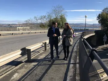 La Alcaldesa de Santurtzi, Aintzane Urkijo y el diputado de Desarrollo Económico, Imanol Pradales