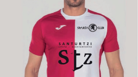 La camiseta y la bandera diseñadas para la efeméride, con los colores originales del club