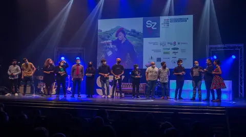 La obra ‘Votamos’, de 
Santiago Requejo, recibió el ‘Premio al Mejor Cortometraje’ y el ‘Premio Kalean’