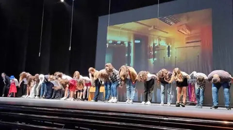 muestra-teatro-escolar-santurtzi