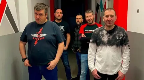 quaaluders-pink-rock-no-hay-paz