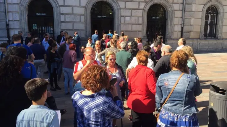 M&aacute;s de 2.000 personas se acercaron hasta el Ayuntamiento el d&iacute;a de la votaci&oacute;n