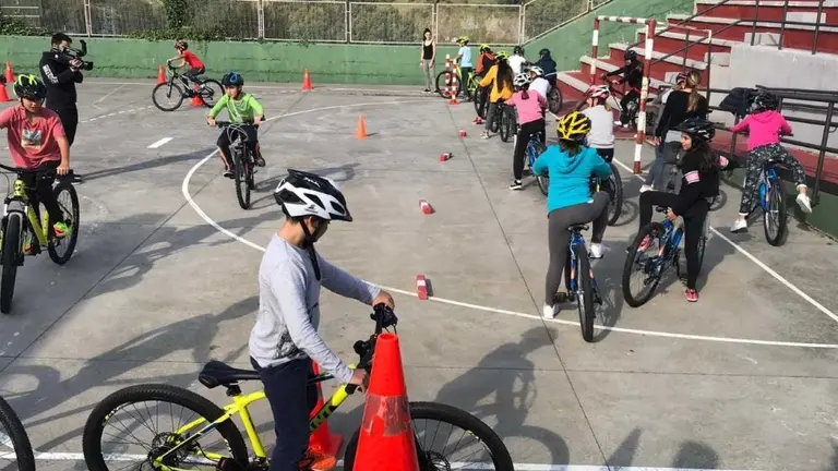 Alumnos en el colegio Emilia Zuza