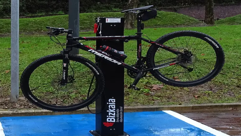 Adem&aacute;s de reparaciones, permite tambi&eacute;n el lavado