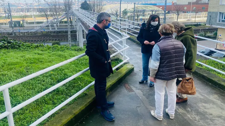 La nueva pasarela contar&iacute;a con una acera m&aacute;s ancha y dos ascensores urbanos para salvar la altura