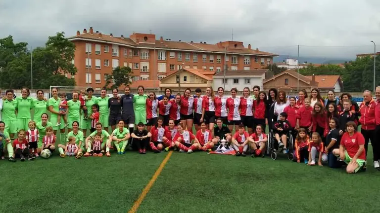 homenaje f&uacute;tbol femenino santurtzi