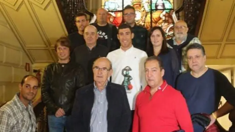 Foto de familia en las escaleras del Ayuntamiento 