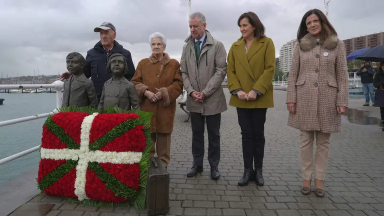 escultura-niños-guerra-santurtzi