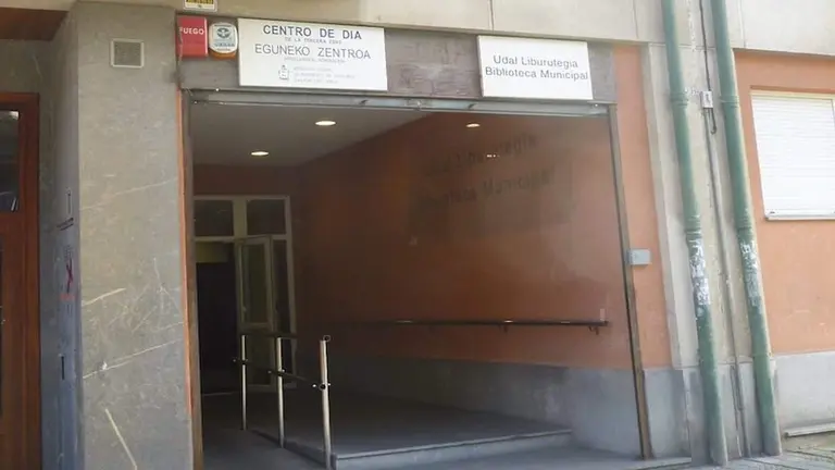 placa-jon-koldo-fernandez-biblioteca-lasviñasjpg