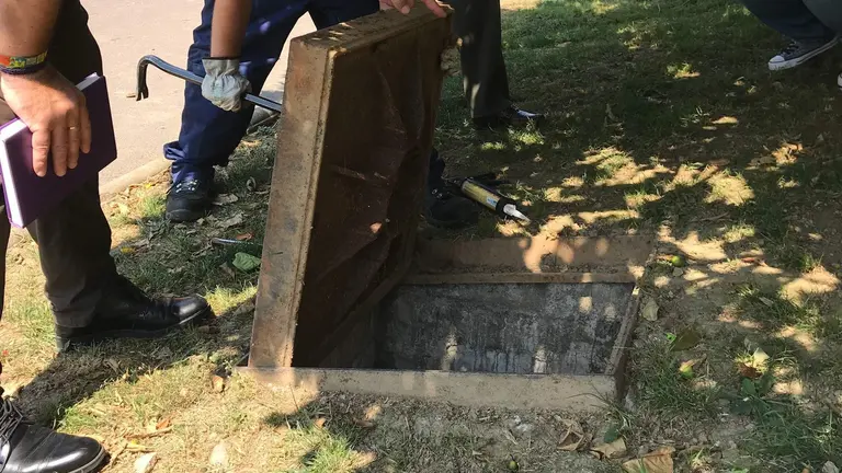 Las actuaciones se llevan a cabo en las bocas del alcantarillado