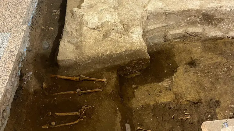 restos-arqueológios-excavacion-iglesia-santurtzi