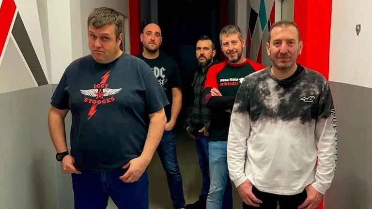 quaaluders-pink-rock-no-hay-paz