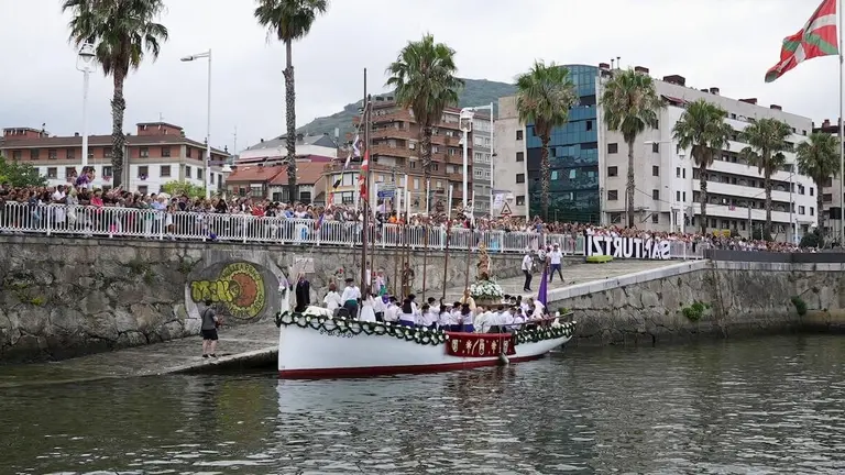 procesion-maritima-carmen-santurtzi