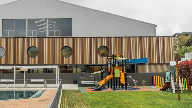 zona-infantil-polideportivo-mikel-trueba